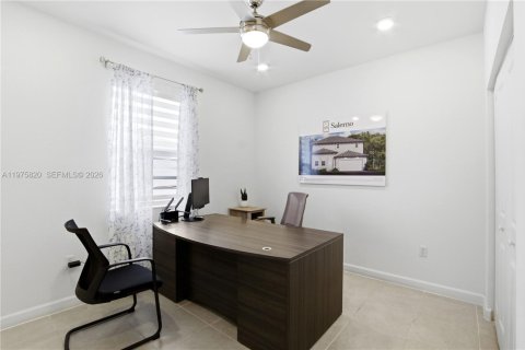 House in Miami, Florida 4 bedrooms, 179.02 sq.m. № 2079351 - photo 7