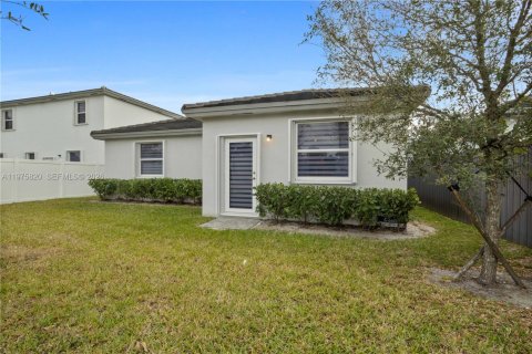 House in Miami, Florida 4 bedrooms, 179.02 sq.m. № 2079351 - photo 28