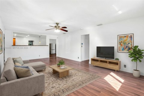 Villa ou maison à vendre à Sunrise, Floride: 3 chambres, 181.16 m2 № 2418292 - photo 4