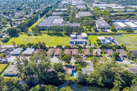 Villa ou maison à vendre à Sunrise, Floride: 3 chambres, 181.16 m2 № 2418292 - photo 27