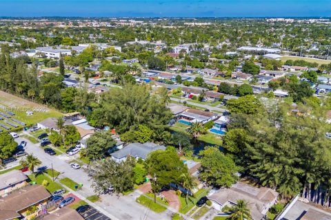 Villa ou maison à vendre à Sunrise, Floride: 3 chambres, 181.16 m2 № 2418292 - photo 25