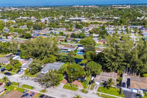 Villa ou maison à vendre à Sunrise, Floride: 3 chambres, 181.16 m2 № 2418292 - photo 24