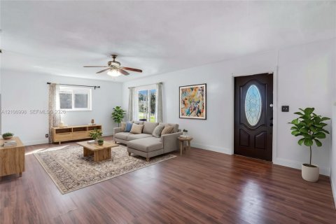 Villa ou maison à vendre à Sunrise, Floride: 3 chambres, 181.16 m2 № 2418292 - photo 3