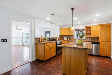 Villa ou maison à vendre à Sunrise, Floride: 3 chambres, 181.16 m2 № 2418292 - photo 6