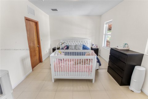 House in Miami, Florida 3 bedrooms, 130.62 sq.m. № 1951906 - photo 16