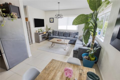 House in Miami, Florida 3 bedrooms, 130.62 sq.m. № 1951906 - photo 7