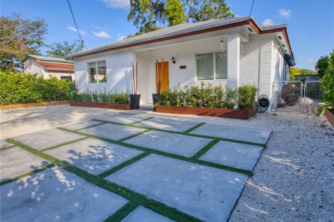 House in Miami, Florida 3 bedrooms, 130.62 sq.m. № 1951906 - photo 2