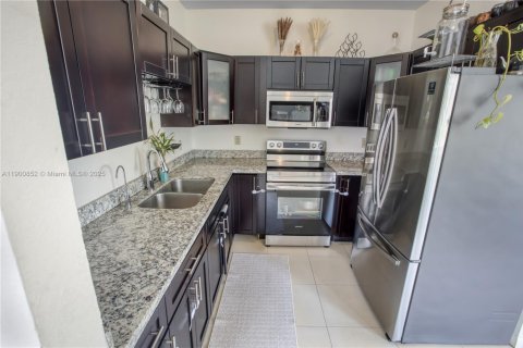 House in Miami, Florida 3 bedrooms, 130.62 sq.m. № 1951906 - photo 10