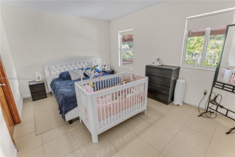 House in Miami, Florida 3 bedrooms, 130.62 sq.m. № 1951906 - photo 17