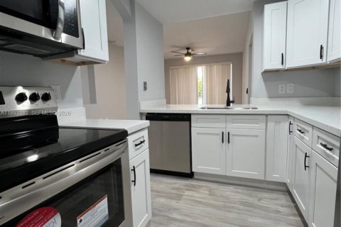 Condo in Doral, Florida, 2 bedrooms  № 2055611 - photo 1