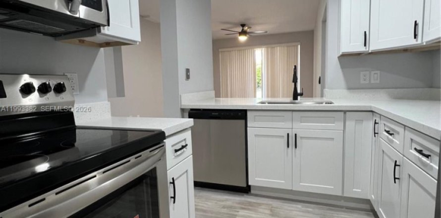 Condo in Doral, Florida, 2 bedrooms  № 2055611