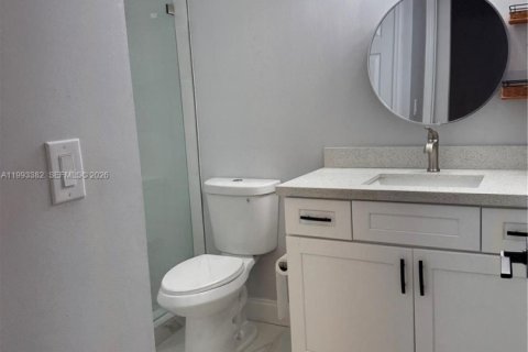 Condo in Doral, Florida, 2 bedrooms  № 2055611 - photo 9