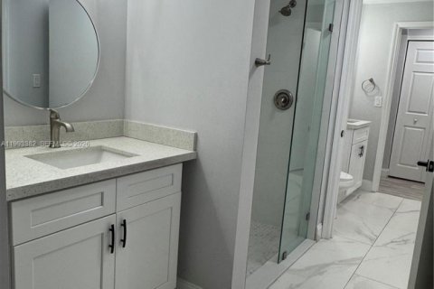 Condo in Doral, Florida, 2 bedrooms  № 2055611 - photo 8