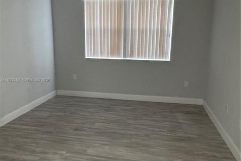 Condo in Doral, Florida, 2 bedrooms  № 2055611 - photo 11