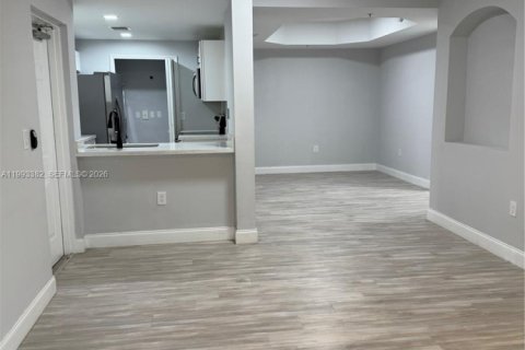 Condo in Doral, Florida, 2 bedrooms  № 2055611 - photo 7