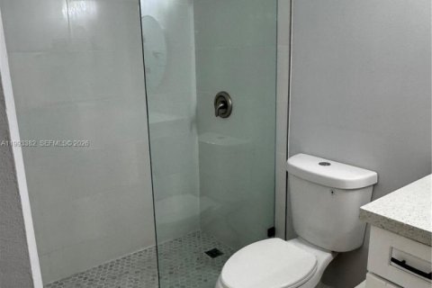 Condo in Doral, Florida, 2 bedrooms  № 2055611 - photo 13