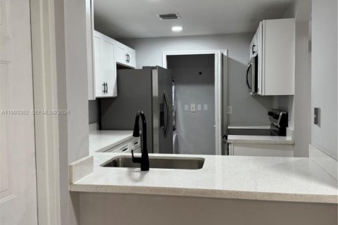 Condo in Doral, Florida, 2 bedrooms  № 2055611 - photo 4