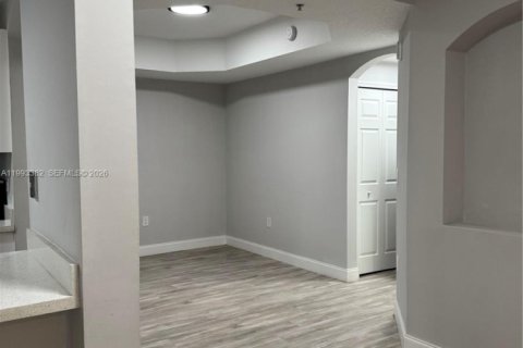 Condo in Doral, Florida, 2 bedrooms  № 2055611 - photo 5