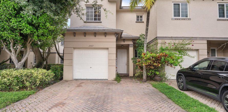 Adosado en Riviera Beach, Florida 2 dormitorios, 112.04 m2 № 2327573