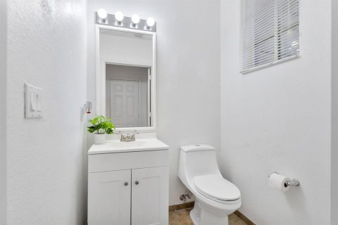 Adosado en venta en Riviera Beach, Florida, 2 dormitorios, 112.04 m2 № 2327573 - foto 16