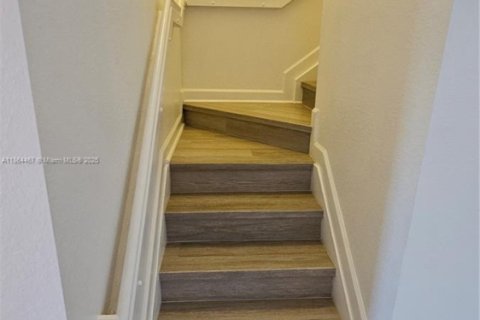 Снять в аренду таунхаус в Дорал, Флорида 3 спальни, 149.57м2, № 1963470 - фото 14