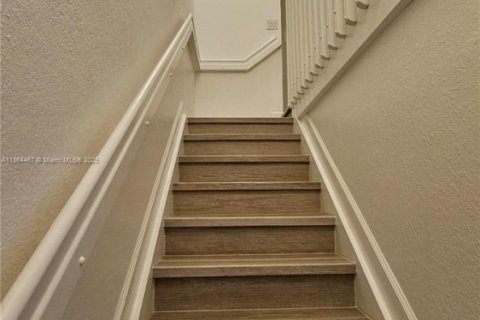 Снять в аренду таунхаус в Дорал, Флорида 3 спальни, 149.57м2, № 1963470 - фото 15