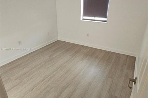 Снять в аренду таунхаус в Дорал, Флорида 3 спальни, 149.57м2, № 1963470 - фото 25