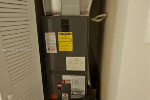 Снять в аренду таунхаус в Дорал, Флорида 3 спальни, 149.57м2, № 1963470 - фото 27