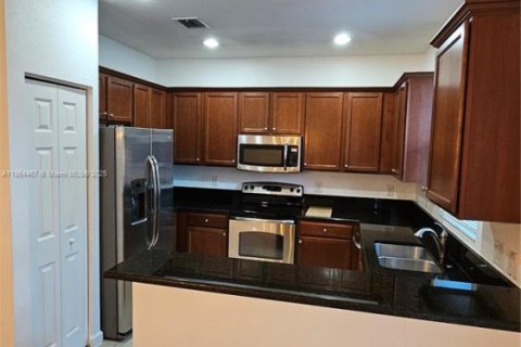 Снять в аренду таунхаус в Дорал, Флорида 3 спальни, 149.57м2, № 1963470 - фото 11