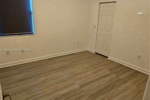 Снять в аренду таунхаус в Дорал, Флорида 3 спальни, 149.57м2, № 1963470 - фото 24