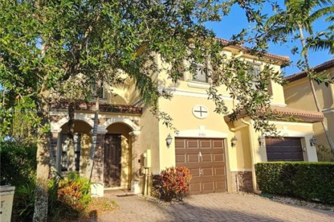 Снять в аренду таунхаус в Дорал, Флорида 3 спальни, 149.57м2, № 1963470 - фото 4