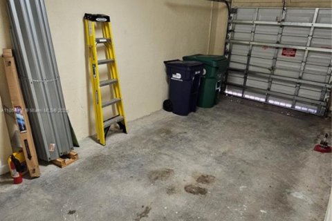 Снять в аренду таунхаус в Дорал, Флорида 3 спальни, 149.57м2, № 1963470 - фото 30