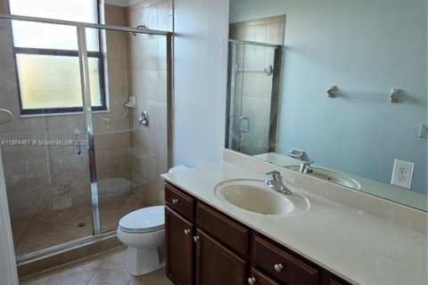 Снять в аренду таунхаус в Дорал, Флорида 3 спальни, 149.57м2, № 1963470 - фото 21