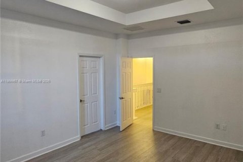 Снять в аренду таунхаус в Дорал, Флорида 3 спальни, 149.57м2, № 1963470 - фото 20