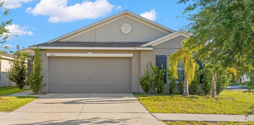 House in Sun City Center, Florida 4 bedrooms, 171.03 sq.m. № 2237071