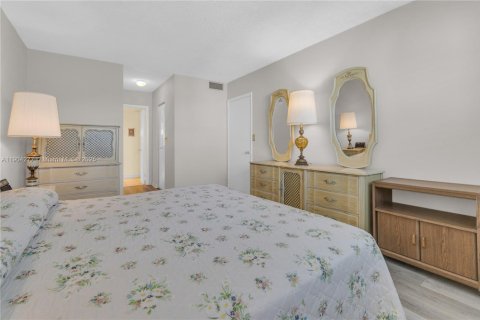 Condo in Dania Beach, Florida, 1 bedroom  № 1955089 - photo 11
