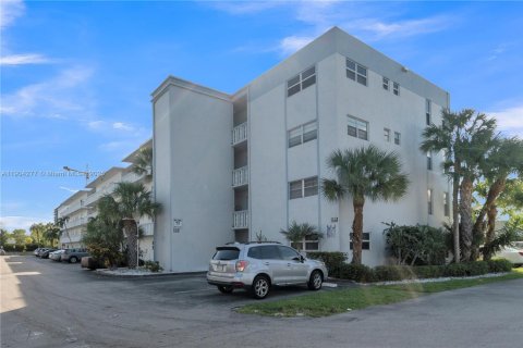 Condo in Dania Beach, Florida, 1 bedroom  № 1955089 - photo 2