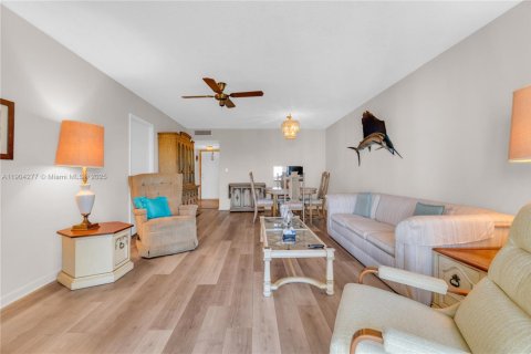 Condo in Dania Beach, Florida, 1 bedroom  № 1955089 - photo 17