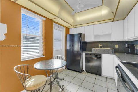 Condo in Dania Beach, Florida, 1 bedroom  № 1955089 - photo 4