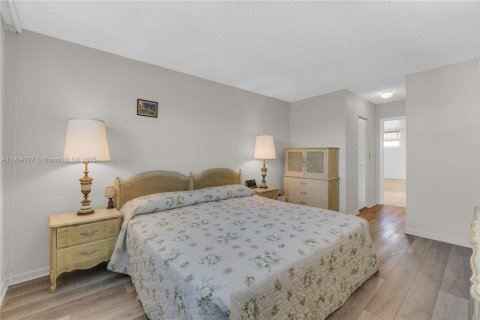 Condo in Dania Beach, Florida, 1 bedroom  № 1955089 - photo 10