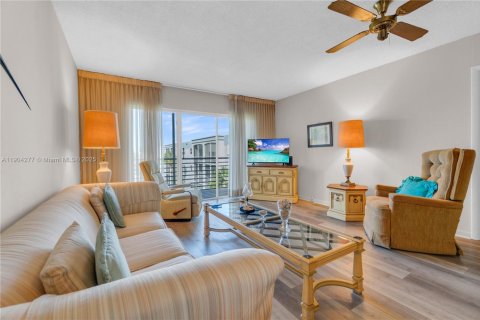 Condo in Dania Beach, Florida, 1 bedroom  № 1955089 - photo 19