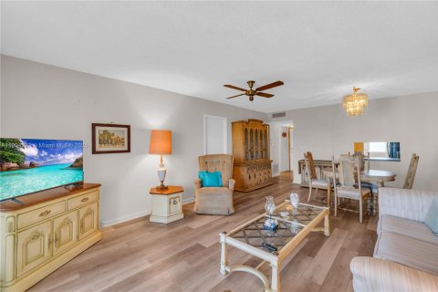 Condo in Dania Beach, Florida, 1 bedroom  № 1955089 - photo 16