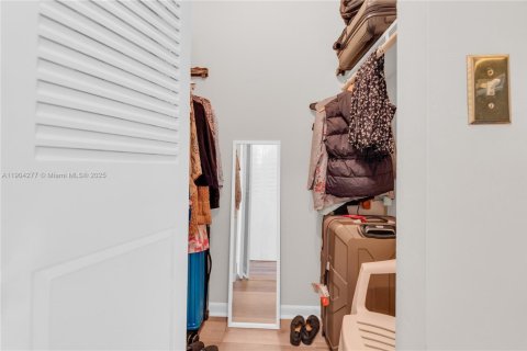 Condo in Dania Beach, Florida, 1 bedroom  № 1955089 - photo 21