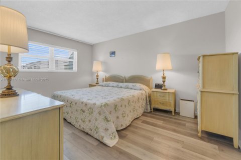 Condo in Dania Beach, Florida, 1 bedroom  № 1955089 - photo 9