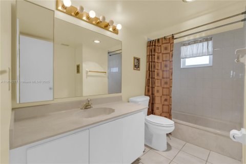 Condo in Dania Beach, Florida, 1 bedroom  № 1955089 - photo 12
