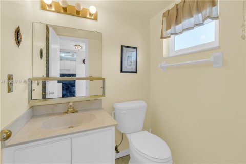 Condo in Dania Beach, Florida, 1 bedroom  № 1955089 - photo 15