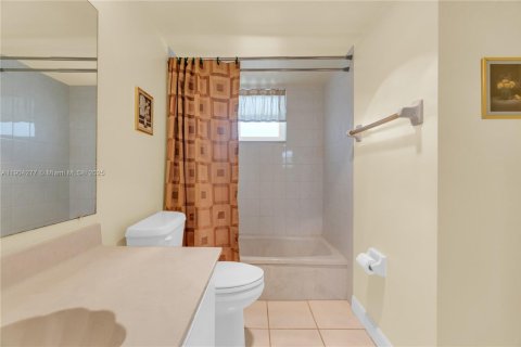 Condo in Dania Beach, Florida, 1 bedroom  № 1955089 - photo 13