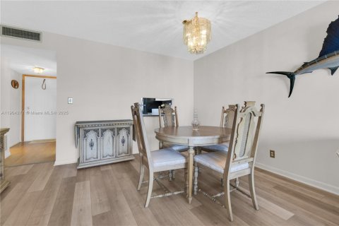 Condo in Dania Beach, Florida, 1 bedroom  № 1955089 - photo 18