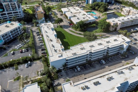 Condo in Dania Beach, Florida, 1 bedroom  № 1955089 - photo 3