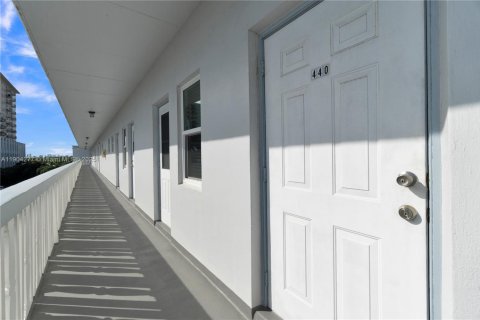 Condo in Dania Beach, Florida, 1 bedroom  № 1955089 - photo 25